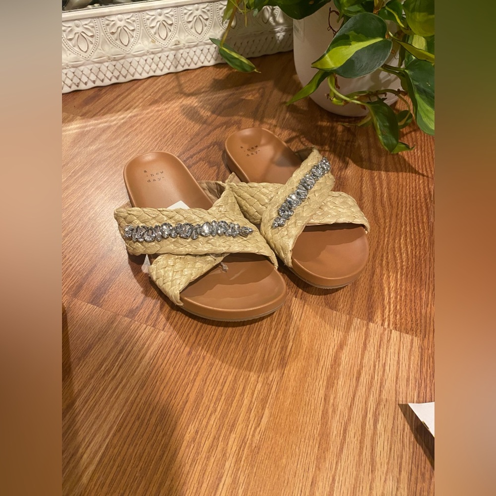 ✨NWT✨ A New Day Size 7 Women Tan Woven Slide On Sandals